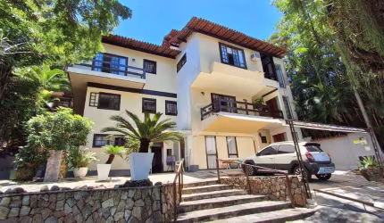 Casa no melhor condomínio da região Oceânica, Vale de Itaipú, 4 quartos, piscina e sauna.