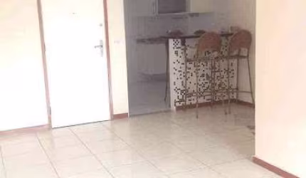 Apartamento de 2 quartos, 1 suíte, frente, vazio, local bem tranquilo, 1 vaga.