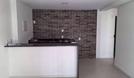 Cobertura linear de 1 quarto, vazio, de frente para Rua Nilo Peçanha.