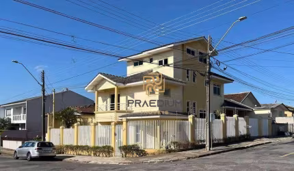 Sobrado com 3 dormitórios à venda, 270 m² por R$ 1.390.000 - Centro - Campo Largo/PR