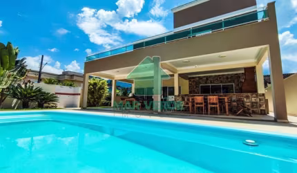Sobrado espetacular 4 suítes com piscina em Condomínio Fechado