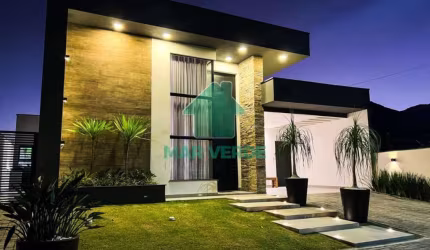 Casa Alto Padrão Nova 4 dorm com piscina em Condomínio Fechado