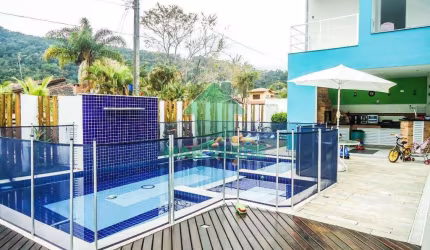 Casa locação temporada em condomínio fechado 5 dormitórios ate 20 pessoas