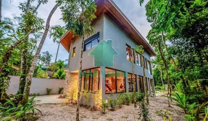 Casa de Alto Padrão com Acesso Privativo à Praia no Condomínio Prumirim – Ubatuba