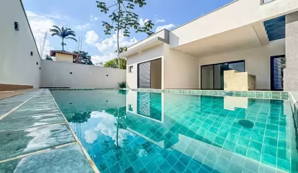 Casa Moderna com 3 Suítes e Piscina no Condomínio Mar Verde, Praia da Mococa