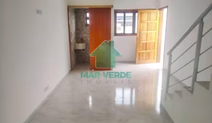 Sobrado com 2 Quartos e Suíte, Quintal Gramado e Garagem para 2 Carros - Pronto para Financiar!