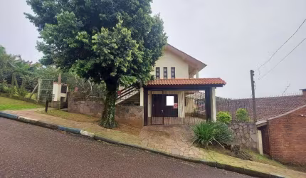 Casa com 3 dormitórios para alugar, 171 m² por R$ 3.710,00/mês - Petrópolis - Novo Hamburgo/RS