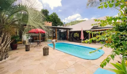 Casa com 3 dormitórios à venda, 264 m² por R$ 795.000,00 - Floresta - Estância Velha/RS