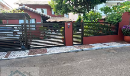 Seu Refúgio em uma casa num Condomínio Aconchegante em Lauro de Freitas - 4 Suítes