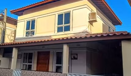 Seu Refúgio em Stella Maris: Casa em Condomínio à Venda 4/4 duas suites.