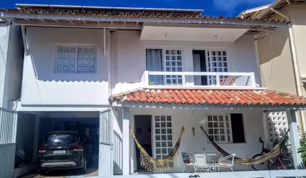 Viva na Tranquilidade: Casa em Condomínio Stella Maris Salvador