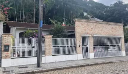 Casa com 4 quartos à venda na Doutor Fritz Muller, 15, América, Joinville por R$ 1.250.000