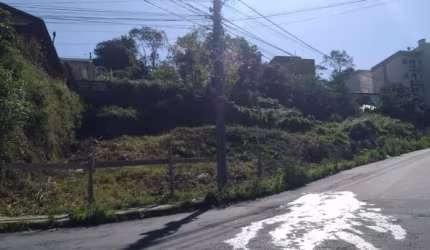 Terreno à venda na Rua Professor Gilberto Piazza, 308, Charqueadas, Caxias do Sul por R$ 220.000