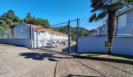 Casa em condomínio fechado com 2 quartos à venda na Rua Padre Gerônimo Rossi, 1725, Ana Rech, Caxias do Sul por R$ 245.000