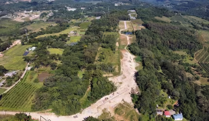 Terreno à venda na Rua Travessão Thompson Flores, 1, Nossa Senhora da Saúde, Caxias do Sul por R$ 450.589