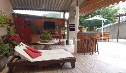 Casa com 5 quartos à venda, 264 m² por R$ 900.000 - Nova Califórnia - Juiz de Fora/MG