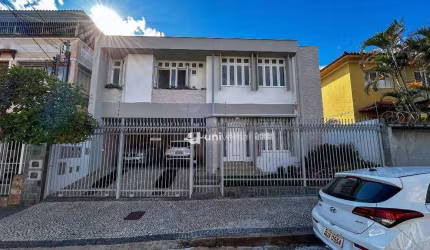 Duas casas à venda por R$ 1.950.000 - Bairu - Juiz de Fora/MG