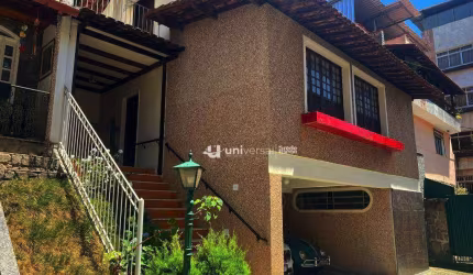 Casa com 4 quartos à venda, 238 m² por R$ 799.000 - Centro - Juiz de Fora/MG
