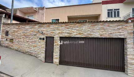 Casa com 3 quartos à venda, 221 m² por R$ 699.990 - Parque Independência - Juiz de Fora/MG