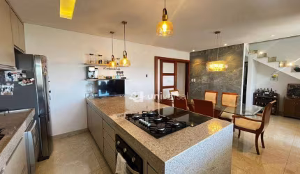 Casa com 4 Quartos à venda, 320 m² por R$ 1.350.000