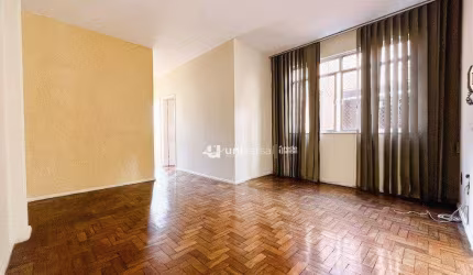 Apartamento com 3 Quartos para alugar, 79 m² por R$ 1.000/mês - Centro - Juiz de Fora/MG
