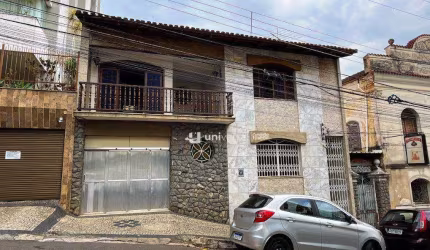 Casa com 4 Quartos para alugar, 175 m² por R$5.500,00/mês - Centro - Juiz de Fora/MG