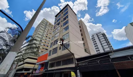 Apartamento com 3 Quartos para alugar, 90 m² por R$ 1.300/mês - Centro - Juiz de Fora/MG