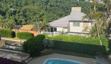 Casa com 4 Quartos para alugar por R$ 5.500,00/mês - Jardins Imperiais - Juiz de Fora/MG