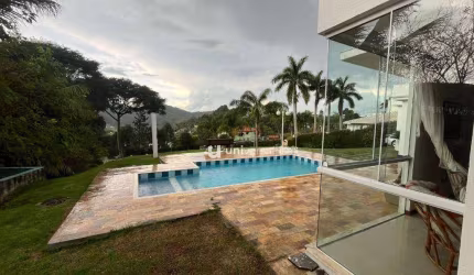 Casa com 5 Quartos, 300 m² - venda por R$ 1.200.000 ou aluguel por R$ 5.300/mês - Fontesville - Juiz de Fora/MG