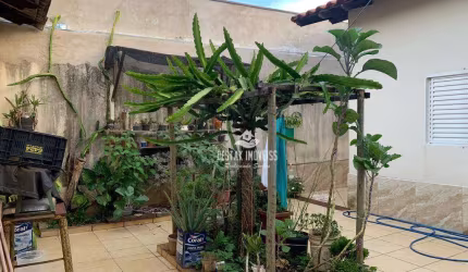 Casa com 4 quartos à venda, bairro Saraiva - Uberlândia/MG