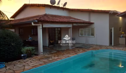Casa com 5 quartos à venda, bairro Jardim Patrícia - Uberlândia/MG