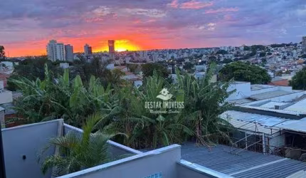 Sobrado com 3 quartos à venda, bairro Saraiva - Uberlândia/MG