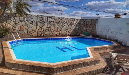 Casa com 4 quartos à venda, bairro Brasil - Uberlândia/MG