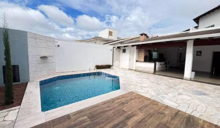 Sobrado com 3 quartos à venda, bairro Jardim Karaíba - Uberlândia/MG