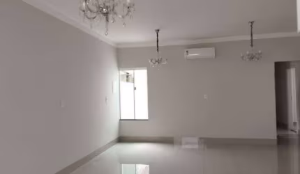 Casa com 3 quartos à venda bairro Osvaldo Rezende - Uberlândia/MG