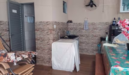 Sobrado com 4 quartos à venda, bairro Santa Mônica - Uberlândia/MG