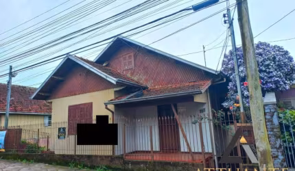 Ampla casa de esquina no bairro Pio X