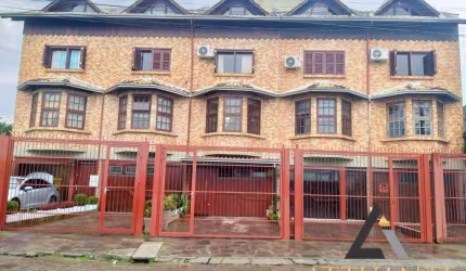 Sobrado Triplex Semimobiliado no bairro Desvio Rizzo