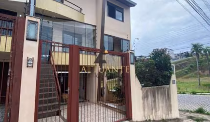 Sobrado Semimobiliado no bairro Diamantino