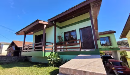 AMPLA CASA COM PÁTIO NO BAIRRO DESVIO RIZZO