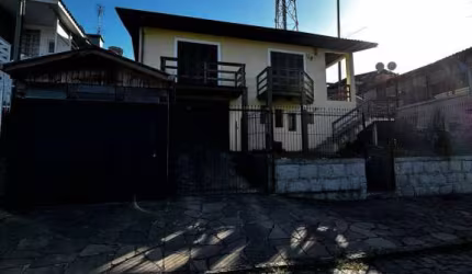 CASA SEMIMOBILIADA - BAIRRO DIAMANTINO