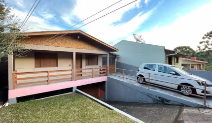 CASA COM PÁTIO -São Cristóvão