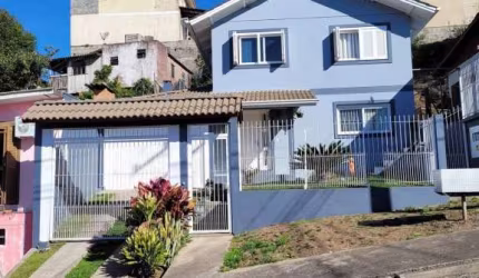 CASA COM PÁTIO - BAIRRO CIDADE NOVA