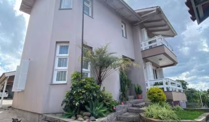 Ampla casa - Bairro Santa Corona