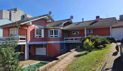 Casa ampla e aconchegante no Desvio Rizzo