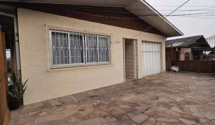 Casa com 3 moradias - Bairro São Ciro
