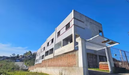 Sobrado Triplex entrada coletiva - Bairro Nsa Sra das Graças