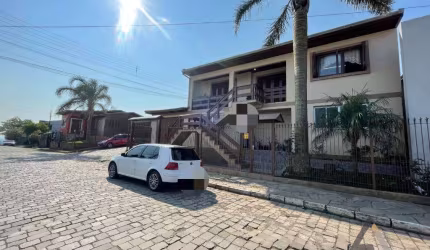 Casa com 2 moradias - Bairro Serrano