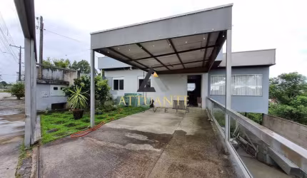 Casa com pátio no Bairro  Desvio Rizzo - OPORTUNIDADE