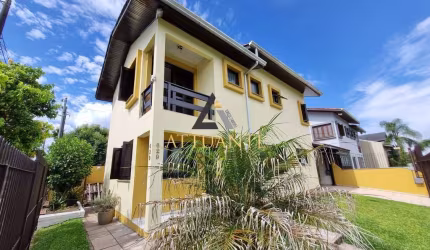 Casa com pátio no Bairro Desvio Rizzo